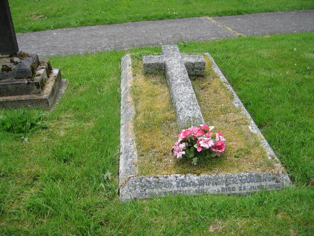 NAME: Evenden Alice BORN: DIED: 1947 AGE: No age listed. She was visiting relations and died. Wife of C.E.C. Evenden of Rochester, Kent.
NAME: Durling Edna BORN: DIED: 1950 AGE: No age listed. Of Manworthy Mill, Holsworthy. Wife of C.E. Durling South Section_20100614_0057.JPG